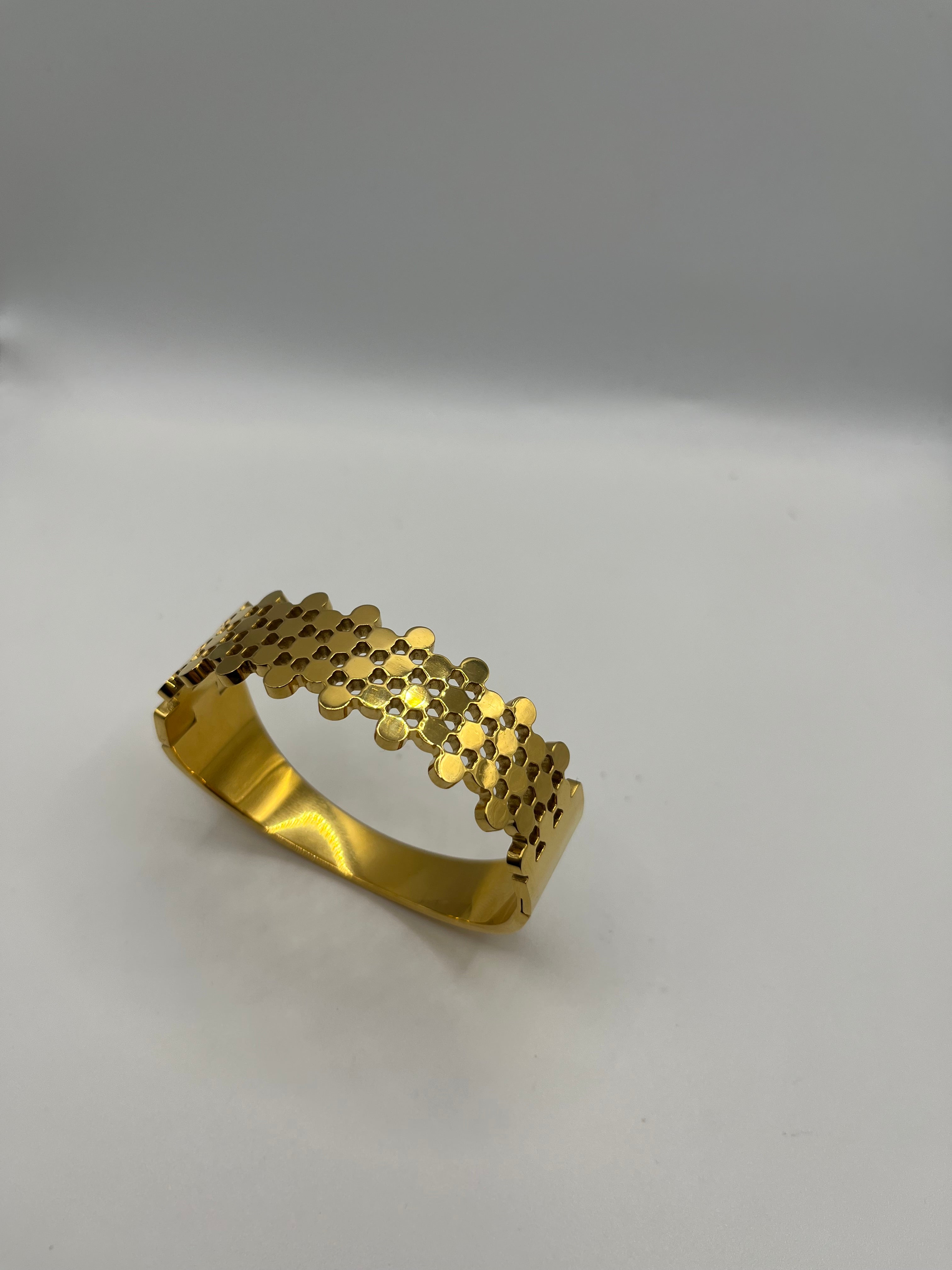 Bracelet Doré Motif Élégance Sculptée ✨