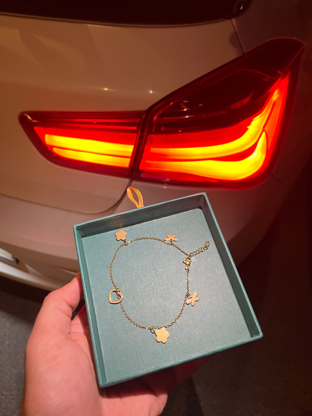 un bracelet de cheville (khalkhal)