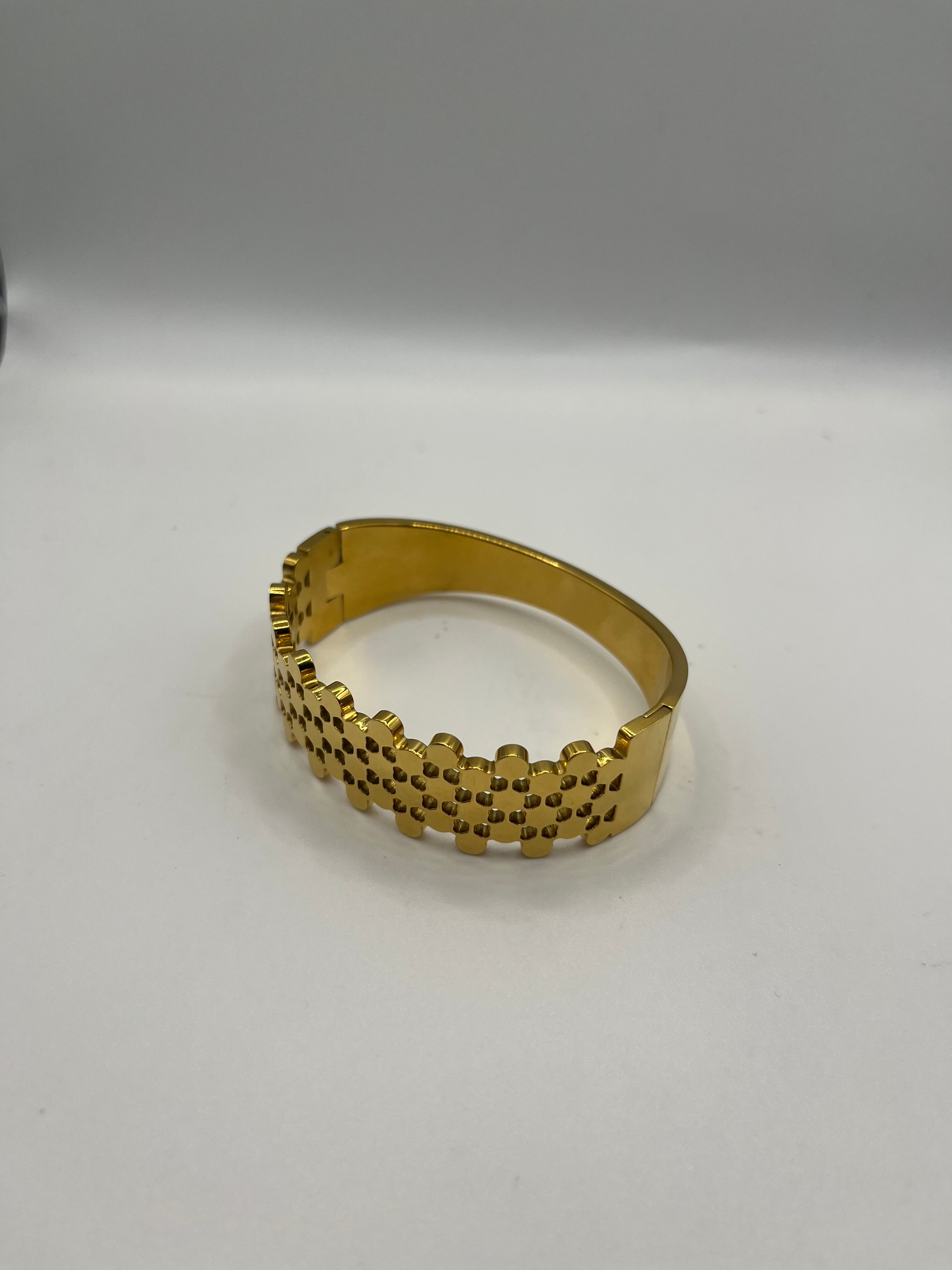 Bracelet Doré Motif Élégance Sculptée ✨