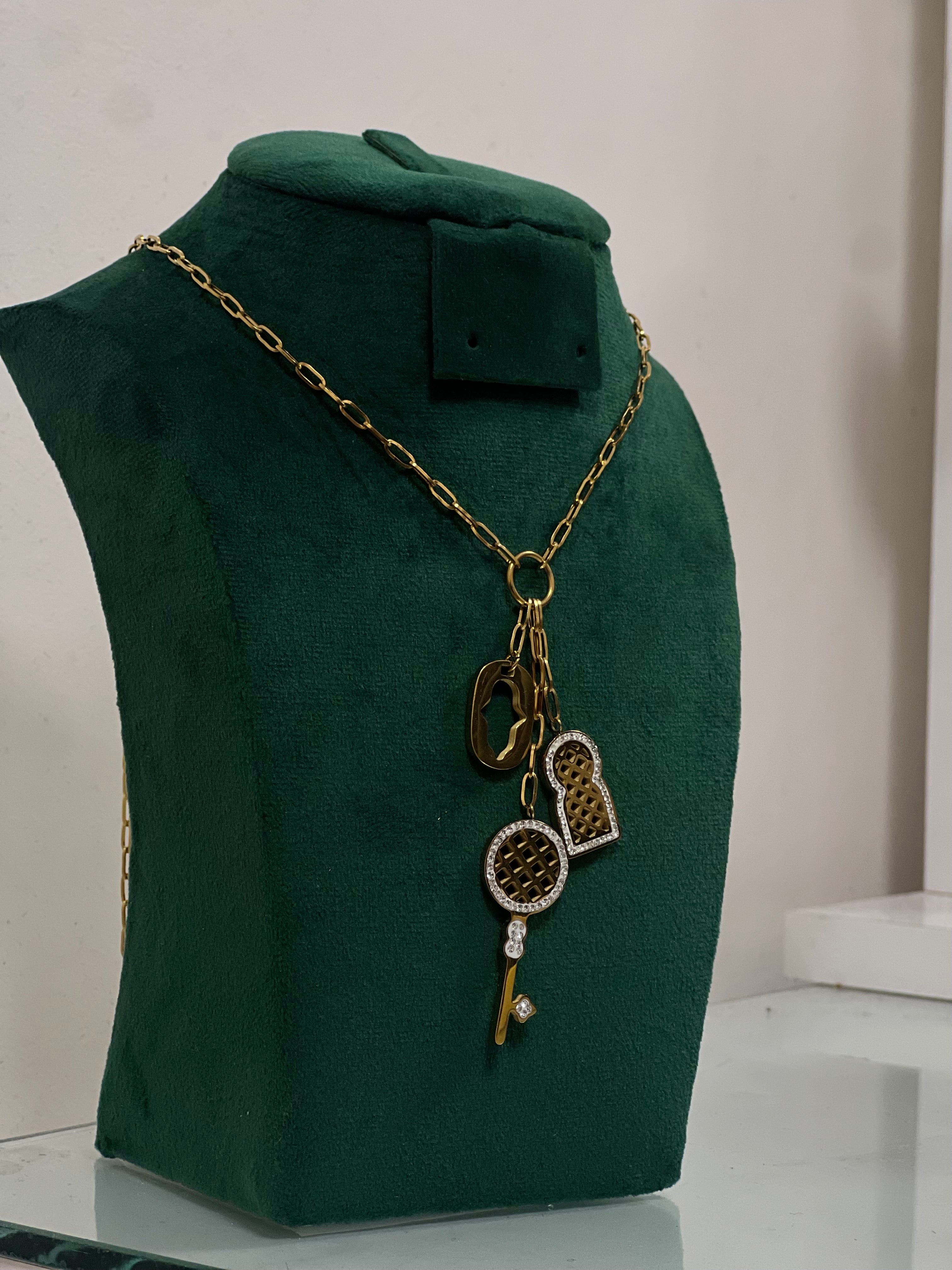 Collier Longue Chaîne Dorée avec Breloques (sautoir)