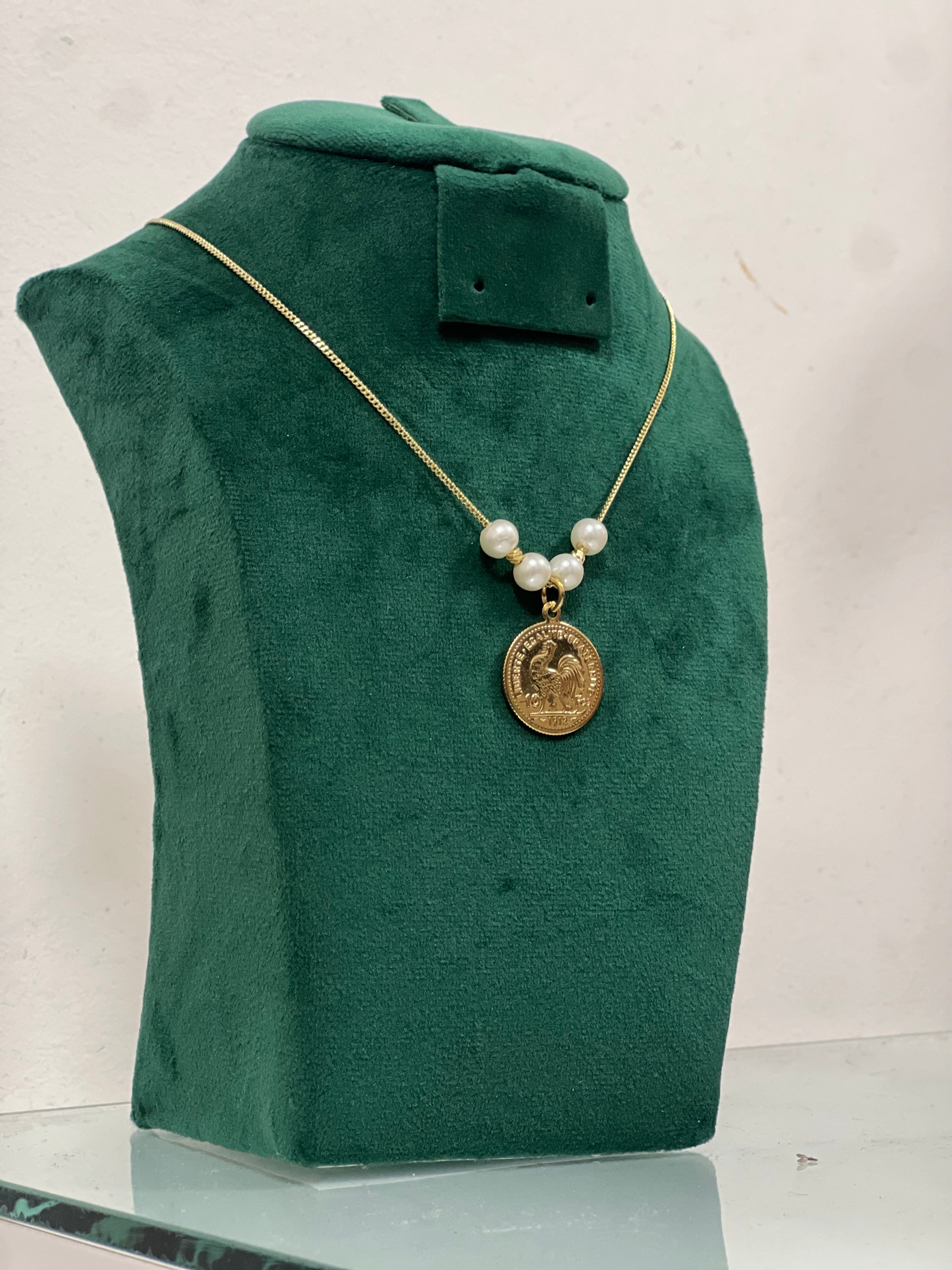 Collier Médaillon Pièce et Perles Blanches - Style Vintage