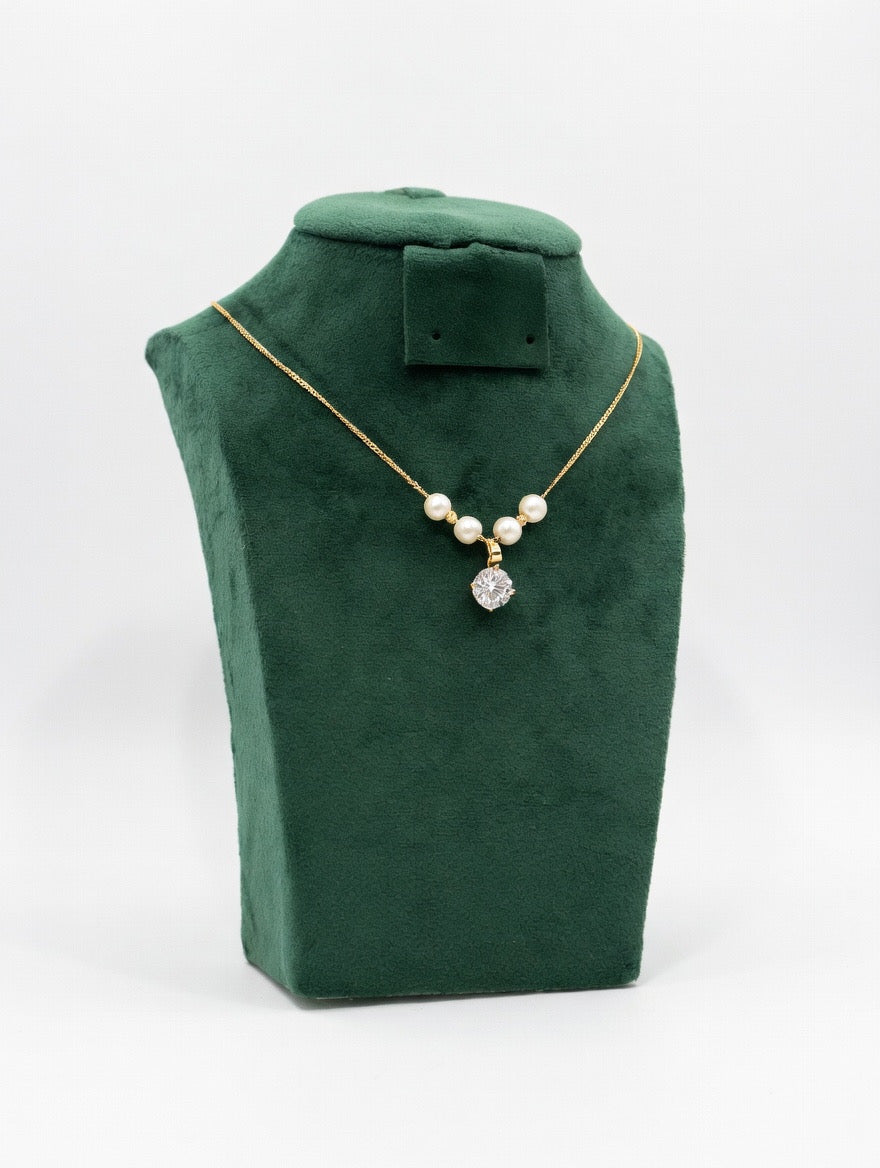 Collier Élégance Perles & Éclat Doré ✨