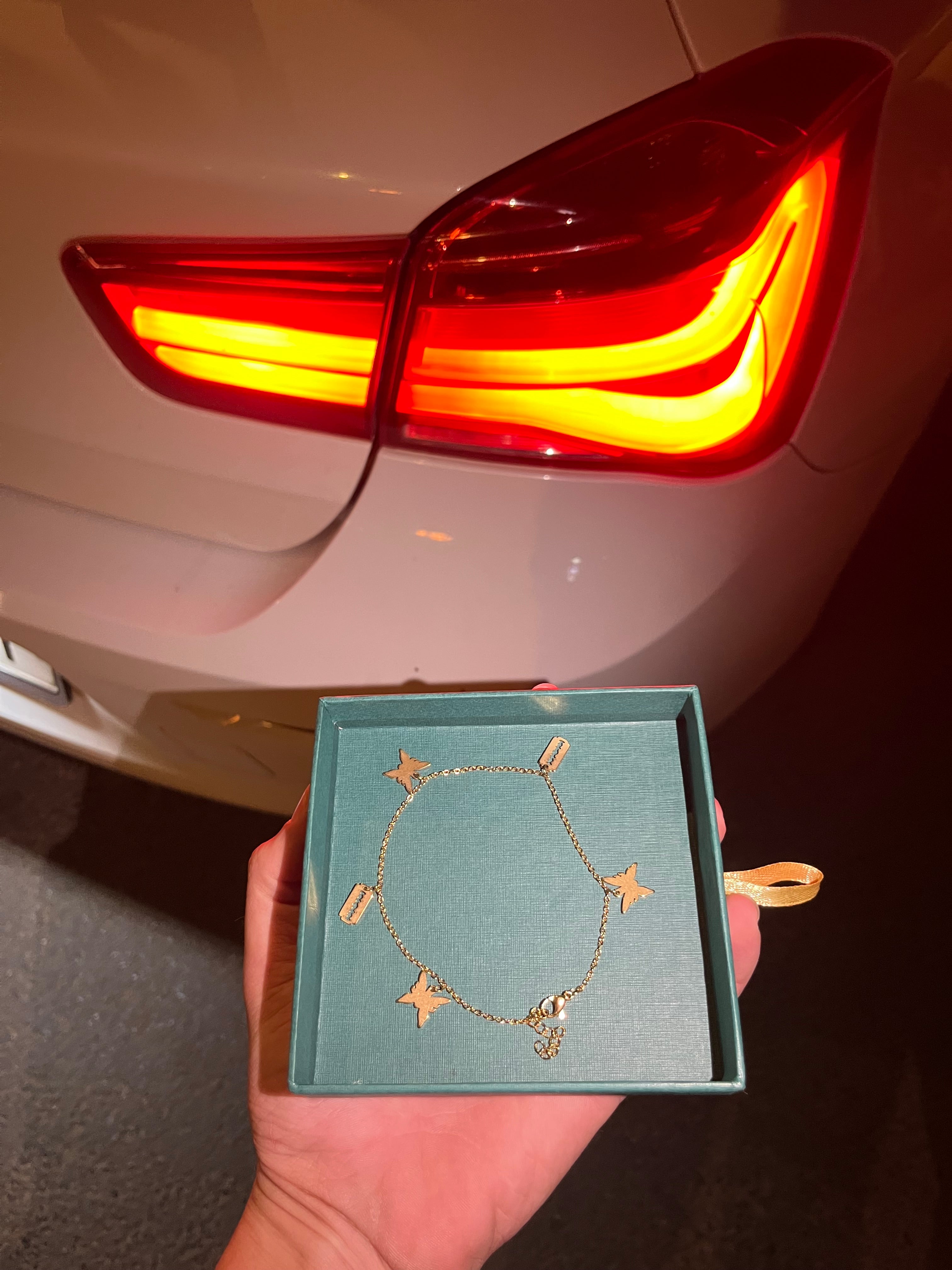 un bracelet de cheville (khalkhal)