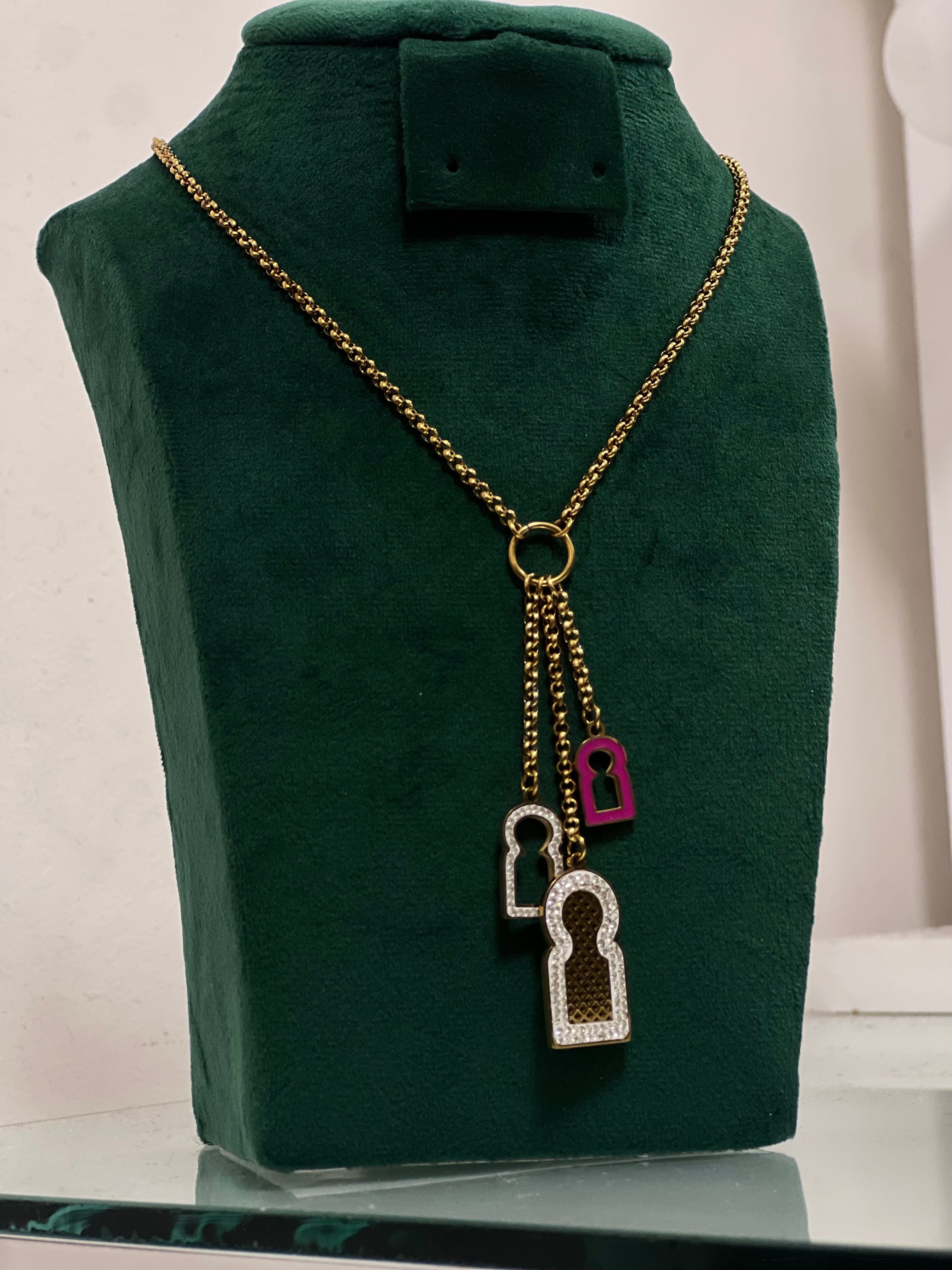 Collier Longue Chaîne Dorée avec Breloques (sautoir)