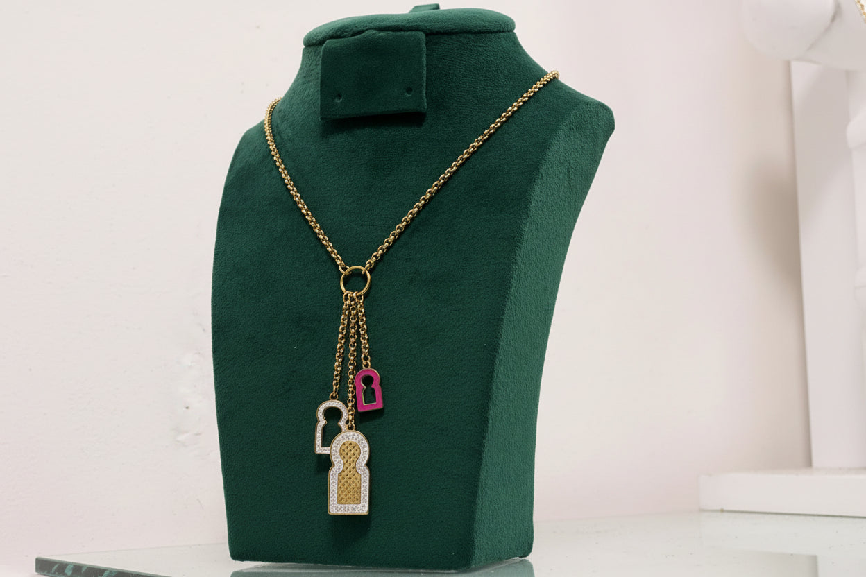 Collier Longue Chaîne Dorée avec Breloques (sautoir)